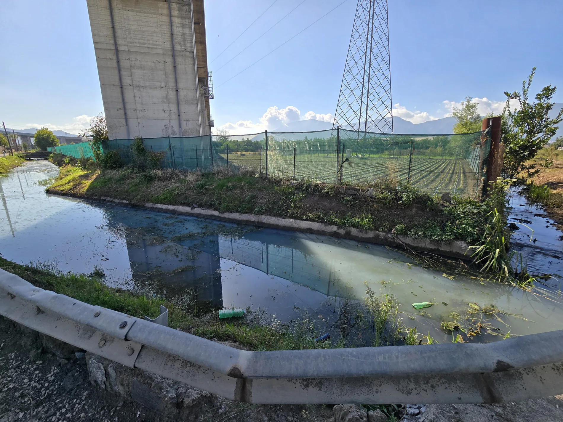 Veduta di un corso d’acqua del bacino del Sarno, fotografia dell’archivio dell’autore